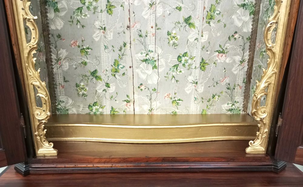 Antigo oratório D. Maria em pau santo séc. XVIII/XIX