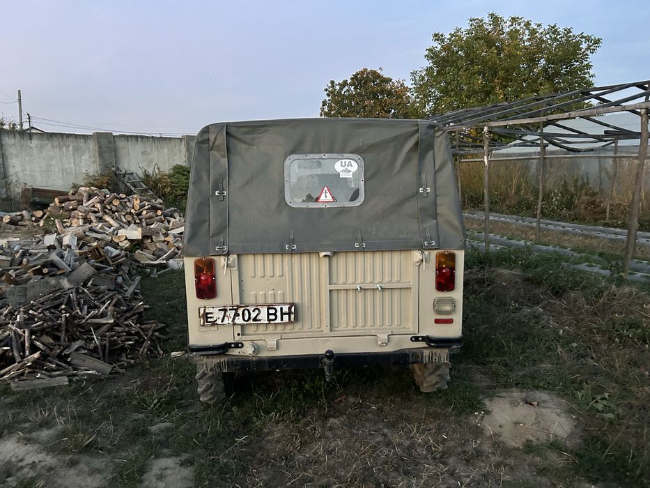 Продиється ЛуАз969 Волинь