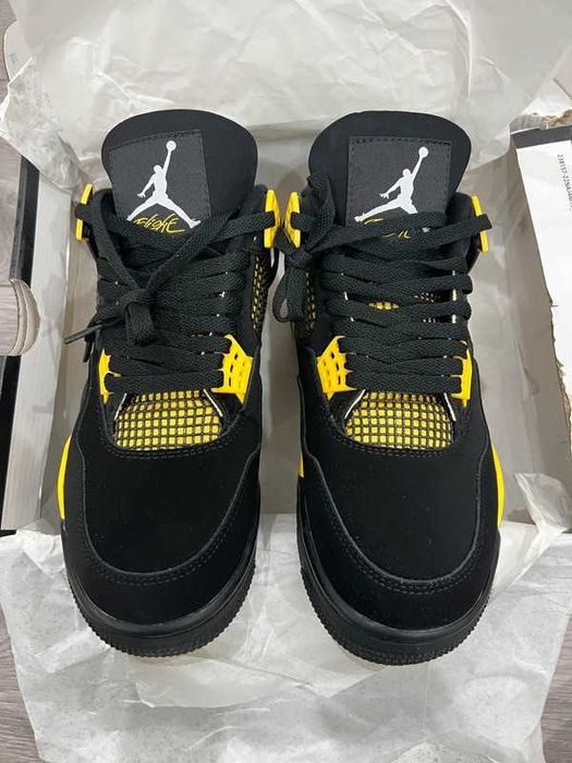 Jordan 4 Retro Thunder R.44