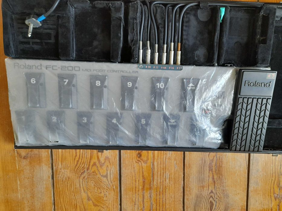 Pedaleira MIDI ROLAND FC200 + Mala