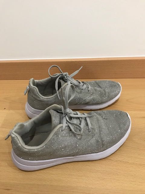 Sapatilhas Prateadas Nº 39