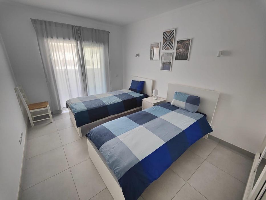 Vende-se 2 camas solteiro MALM