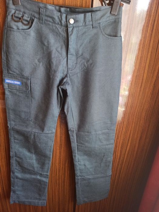 Spodnie robocze. Denim. Wysyłka gratis.