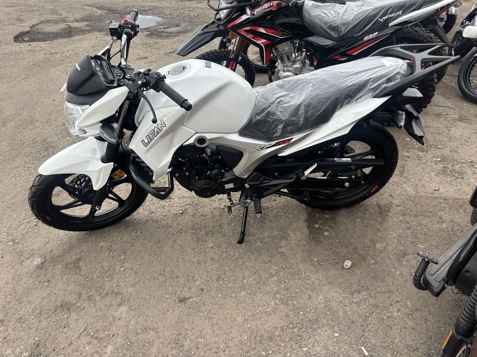 Мотоцикл LIFAN KP200