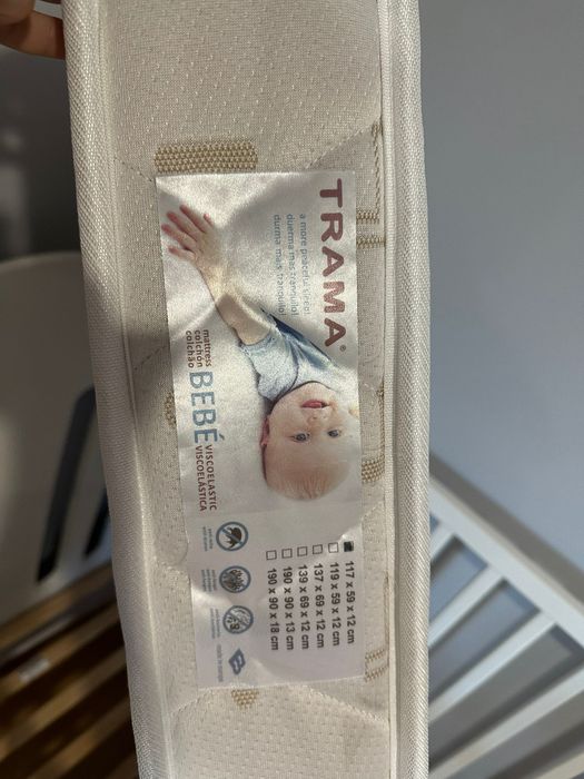 Berço corações + colchão TRAMA