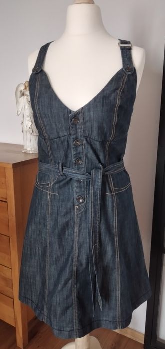 Jeansowa sukienka na szelkach w rozmiarze M