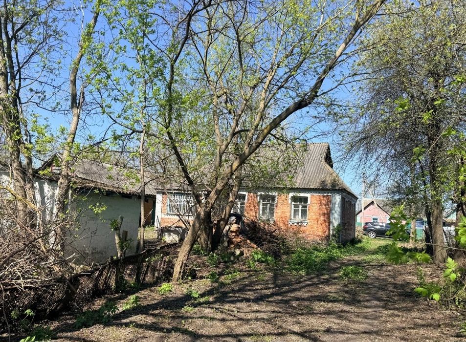 продається будинок.