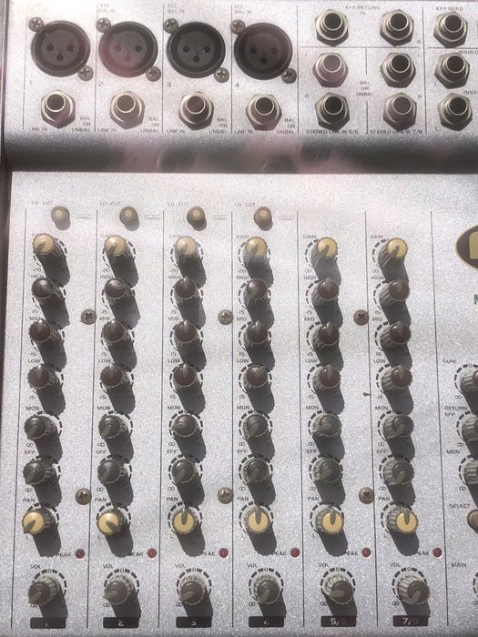 Mesa de Mistura com Amplificador analógico