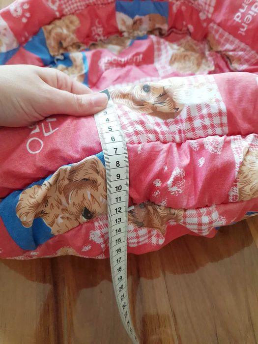 Czerwono niebieskie legowisko w pieski dla małego psa Obedient Pet wzór w patchwork