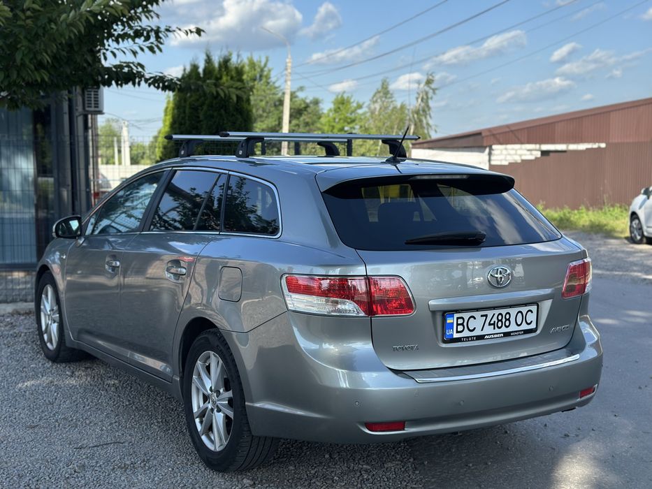 Продам Toyota Avensis 2011