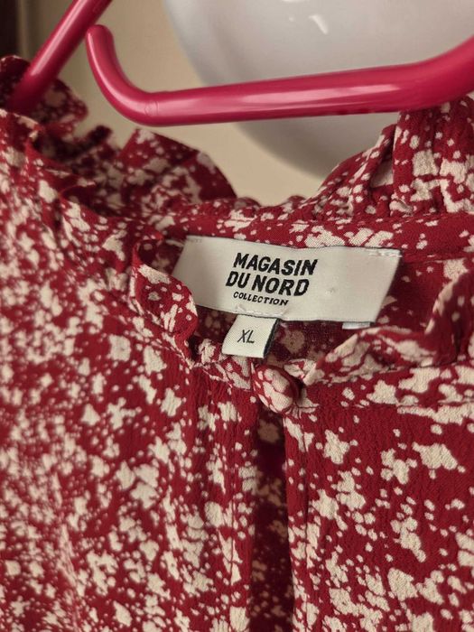Sukienka w kwiaty czerwona boho etno rustykalna Magasin Du Nord