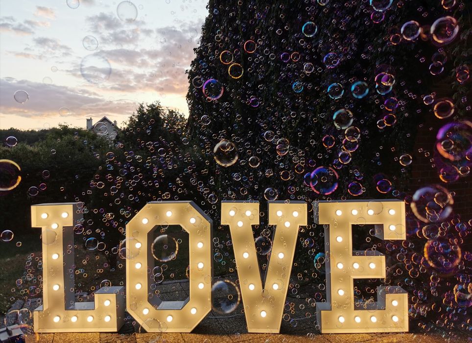 Wesele/urodziny: Fotobudka, pudło z balonami,LOVE/Miłość, dym, bańki