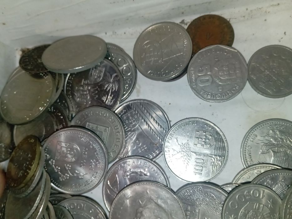 Moedas lote de moedas portuguesas só tenho estas não sei quantas são