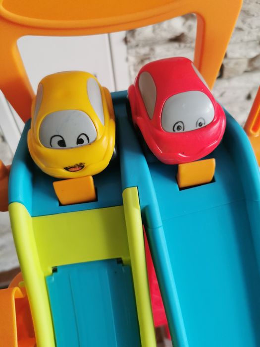 Duży garaż tor samochodowy z wurzutnią plus dwa autka Smoby Planet