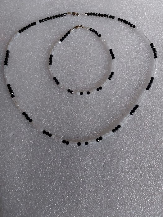 Komplet biżuterii wykonany z naturalnych kamieni