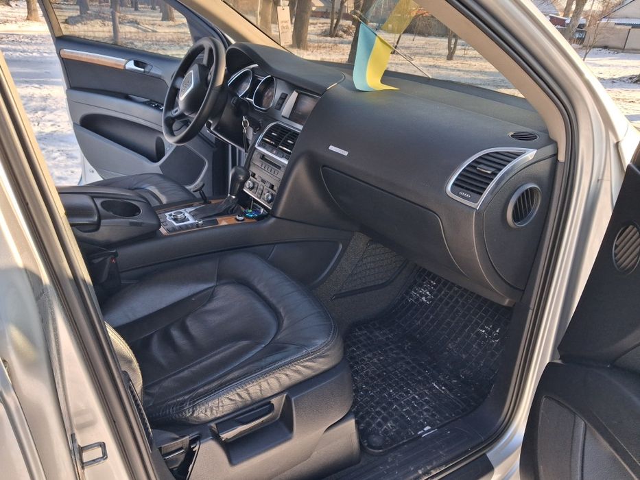 Продам Audi Q7 Quattro(без вкладень)