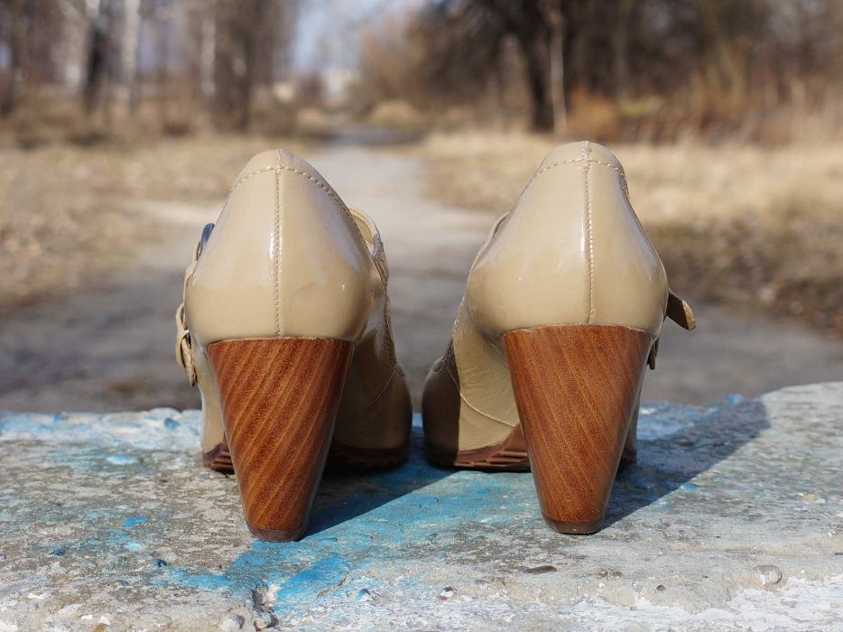 Шкіряні туфлі Clarks