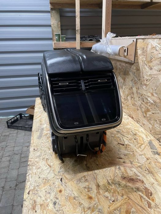 Консоль  Rivian