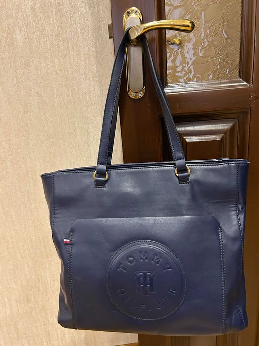 Сумка фірми TOMMY HILFIGER