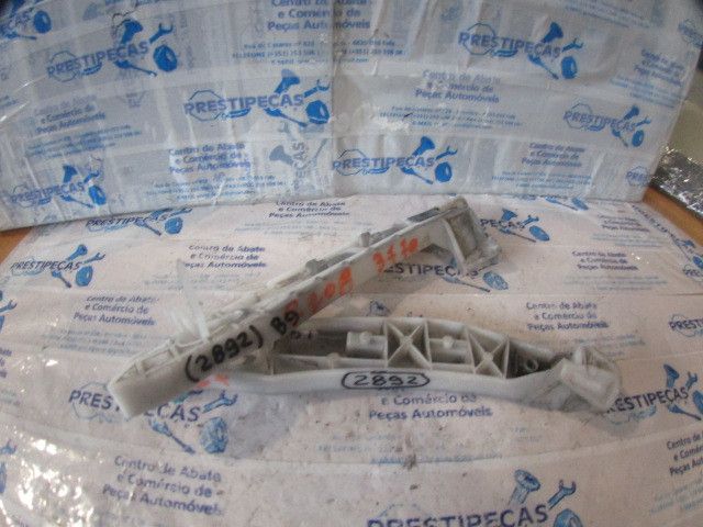 Guia de pára-choques frente direito PEUGEOT 208