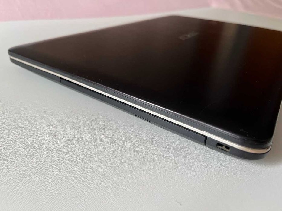 Ноутбук ASUS R541U