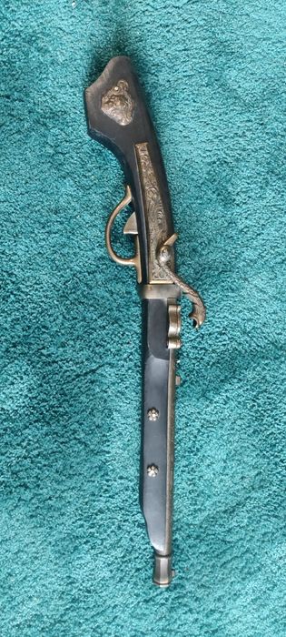 Pistola decorativa estilo antigo (réplica de pederneira)