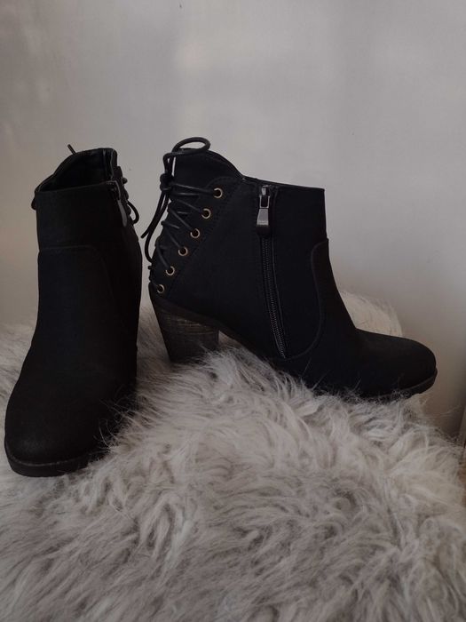 Czarne Botki z wiązaniem 38 39