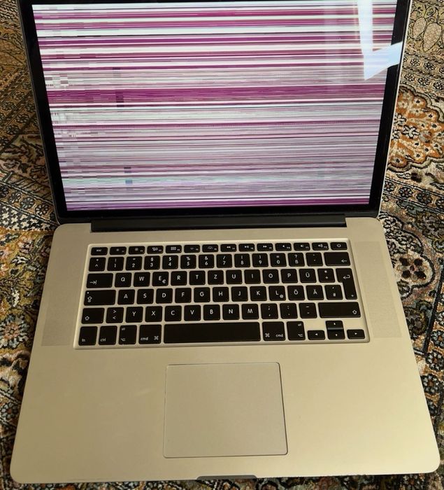 Macbook pro 15" 2015 Quad Core i5 2.90GHz 16GB RAM 500GB SSD - ecran n funciona!!!
