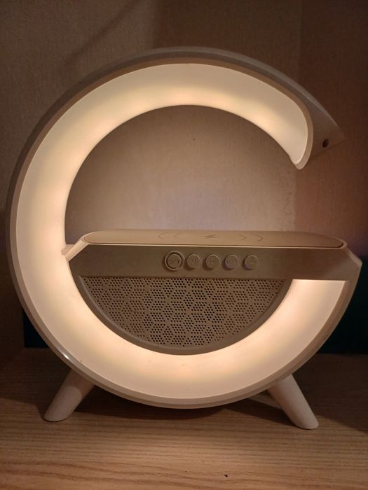 Lampka nocna z wbudowanym głośnikiem bluetooth