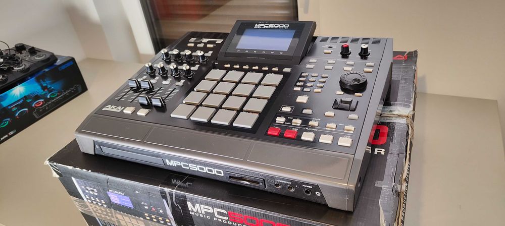 Akai MPC 5000 sampler, beat-maszyna, sekwencer, syntezator w jednym