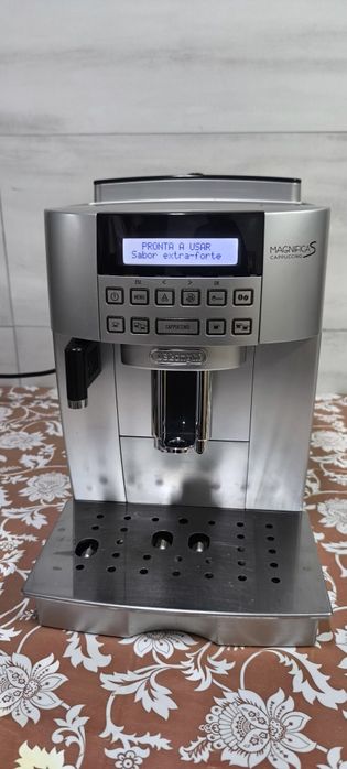 Máquina  café delonghi magnífica S cappuccino