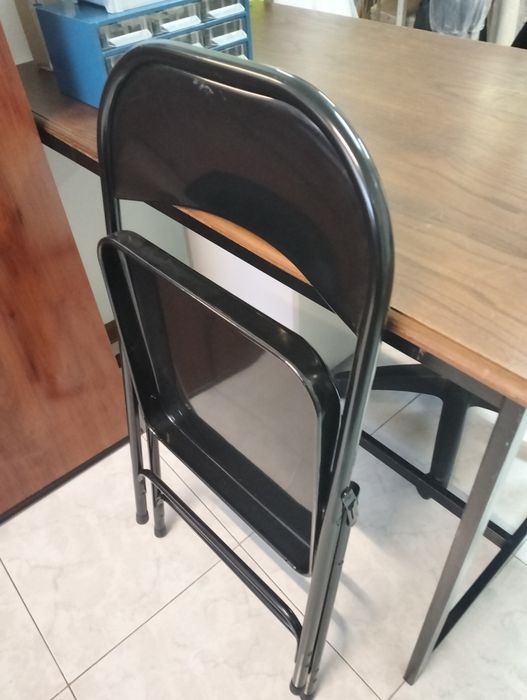 Cadeira dobrável como nova em chapa