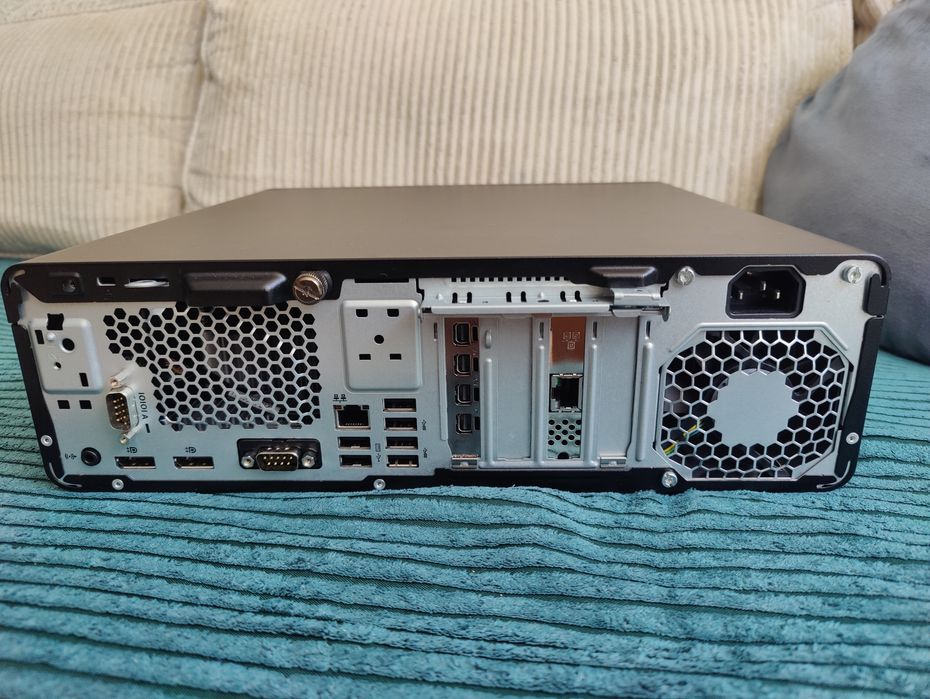 HP Elitedesk 800 G6 SFF,    i7 16gb ram 2gb vram 256gb