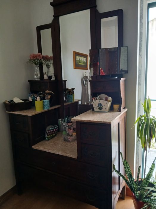 Mobilia de quarto antiga