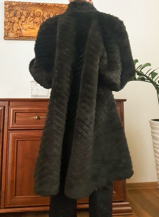 Ciemno brązowe sztuczne futro
