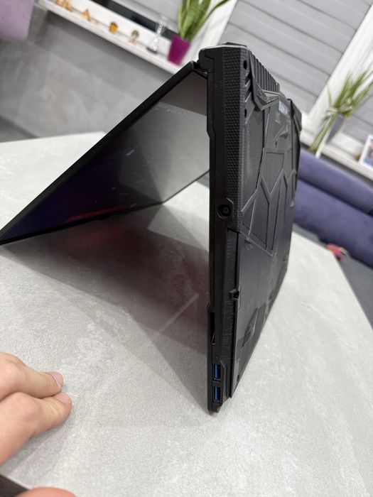 Laptop MSI GL65 Leopard