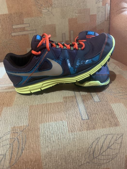 Кросівки NIKE 43 27.5 см