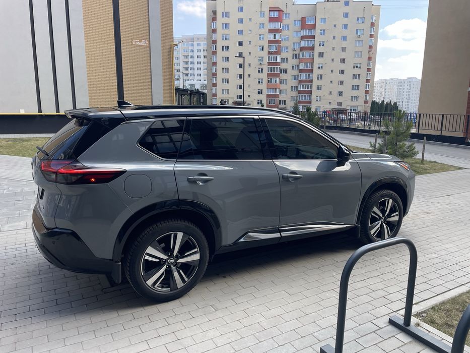 Nissan Rogue t33 SL 2,5