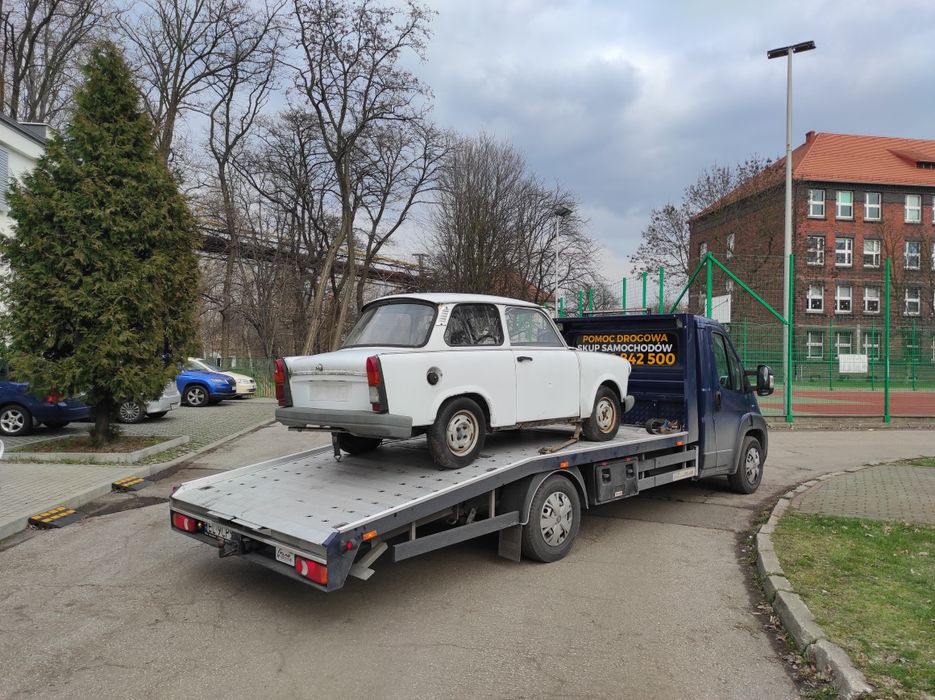 Pomoc drogowa laweta autolaweta holowanie transport 24h Brzozów