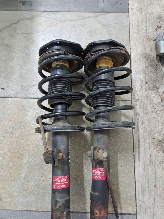 Стойки.амортизатори Peugeot partner Citroen berlingo