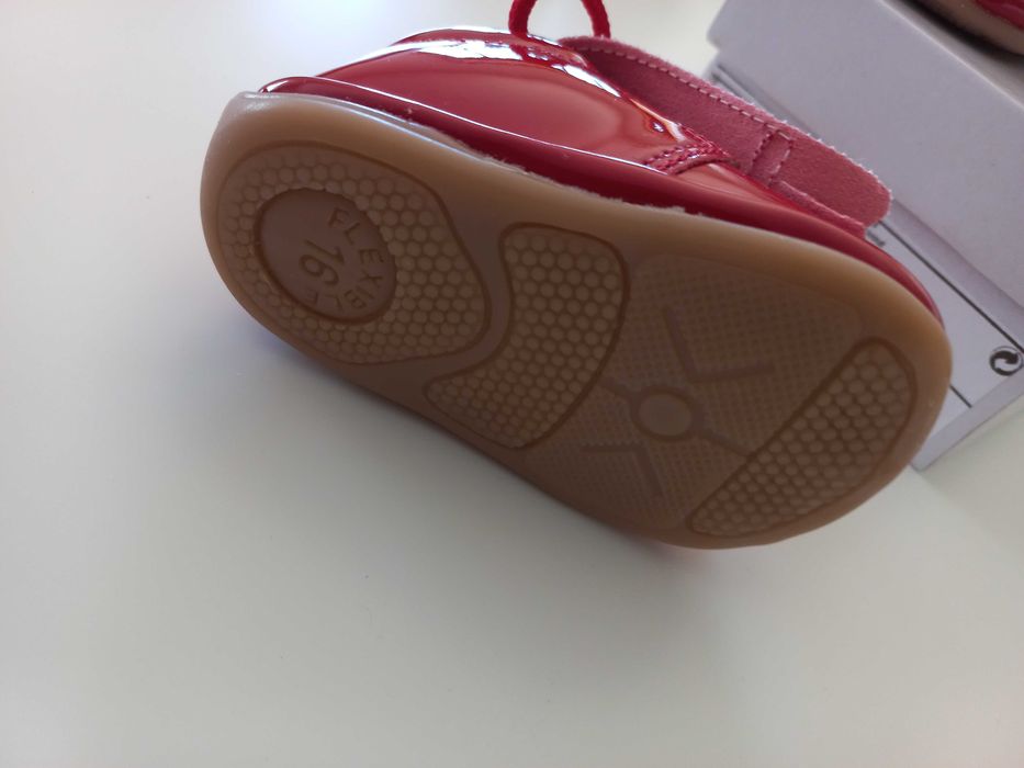 Sapatos de verniz vermelhos 16
