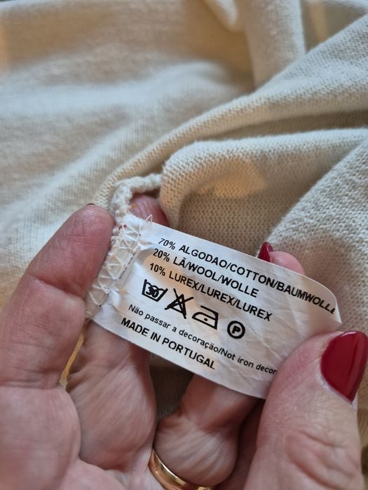 Camisola creme e dourada, da marca RUGA