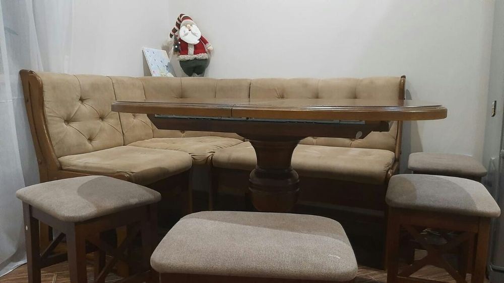 Обідній стіл
ніжка з масиву дуба
стільниця