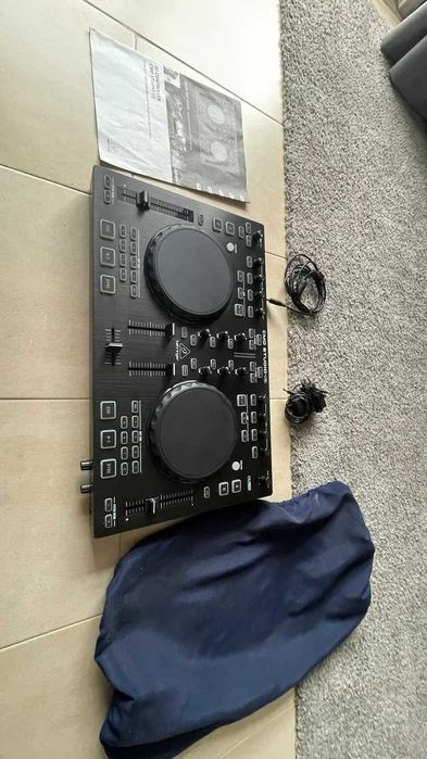 Mesa de Mistura Behringer CMD Studio 4A