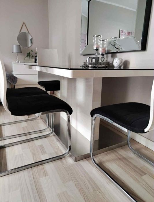 Stół szklany blat z krzesłami Glamour