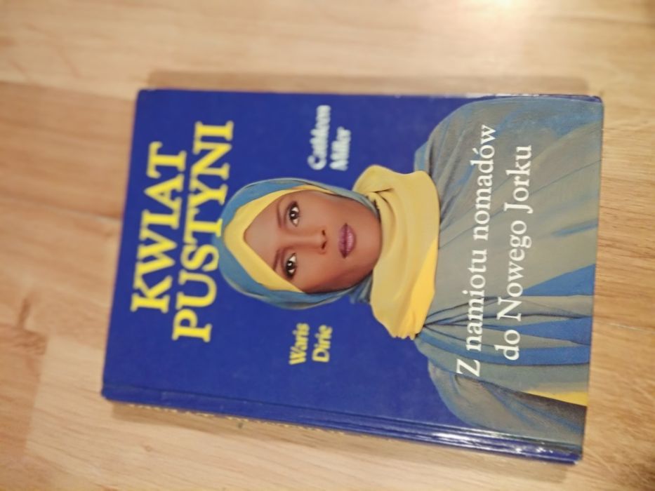 Dwie książki kwiat pustyni i