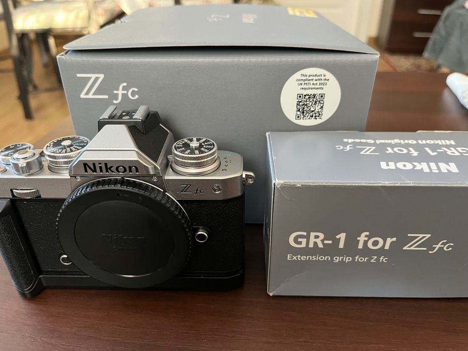 Nowy Nikon Zfc z oryginalnym uchwytem, na gwarancji.