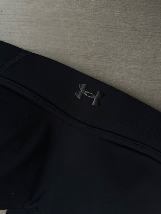 Спортивные поддерживающие  топы under armour