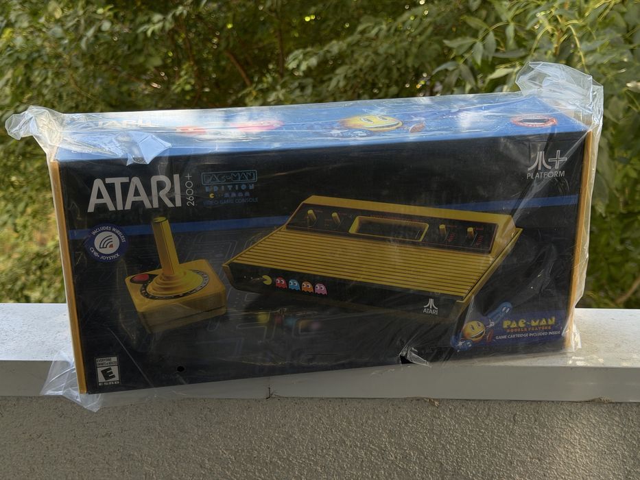 Atari 2600+ pac-man edition console & joystick