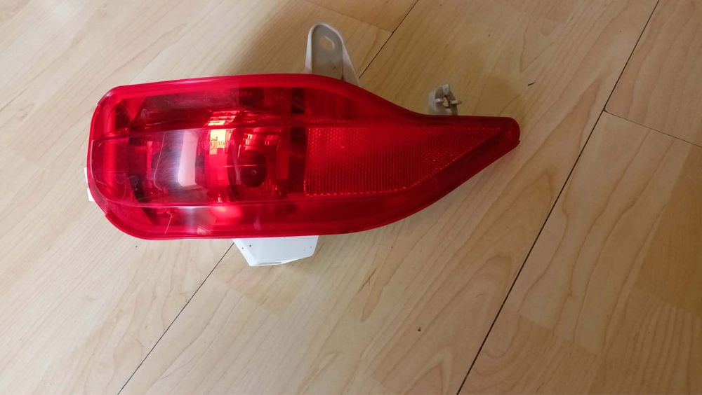 Lampy tylne Toyota Avensis